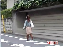 Cute Japanese gal in a kinky ourdoor sharking video