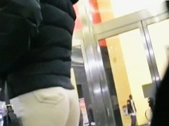 Candid ass voyeur video of a hot chick walking the street with no panties on