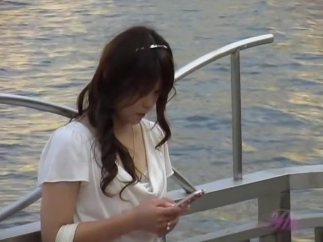 Marvelous pasty sweetie loses her long skirt during quick sharking scene