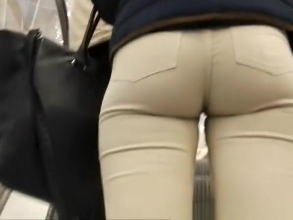 Voyeur nice ass in tight shiny jeans