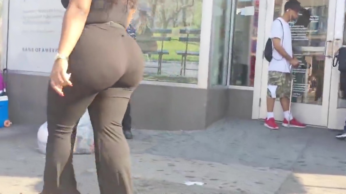 Thick Bubble Booty Ebony Milf in Spandex pic