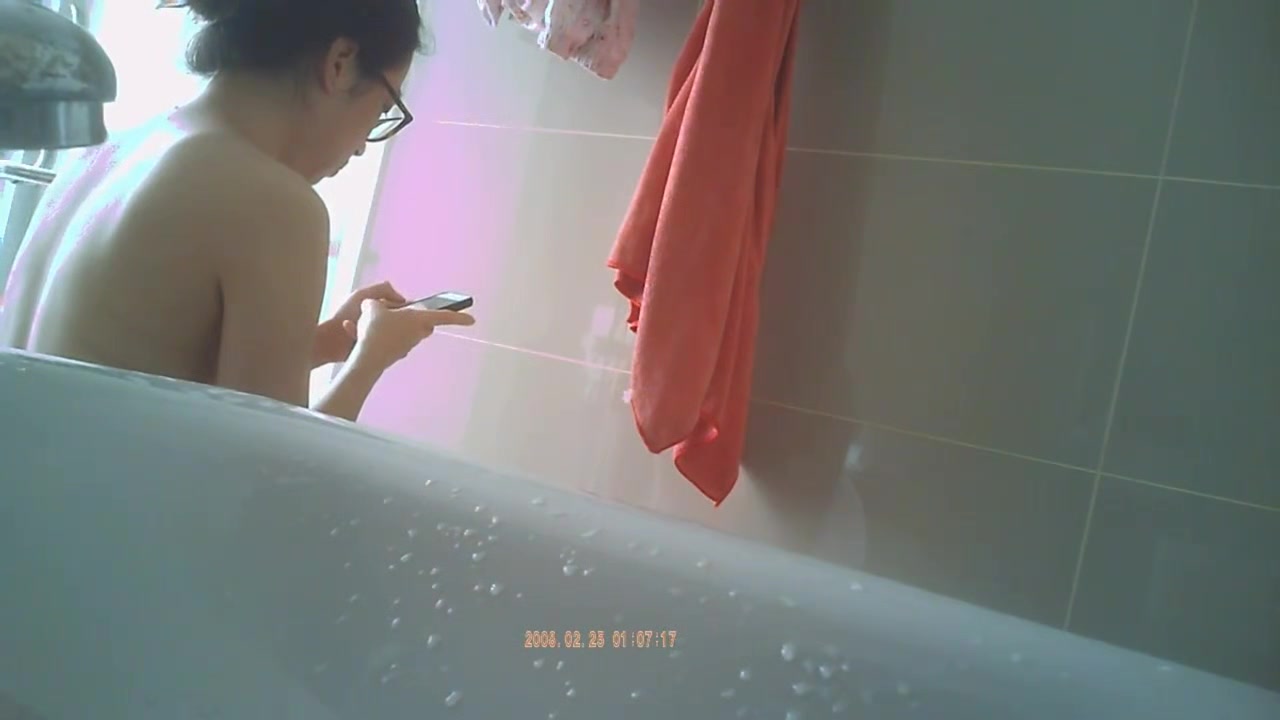 Nerdy asian naked in de shower photo