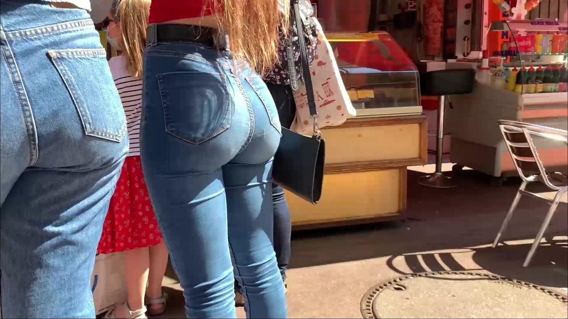 booty voyeur in jeans